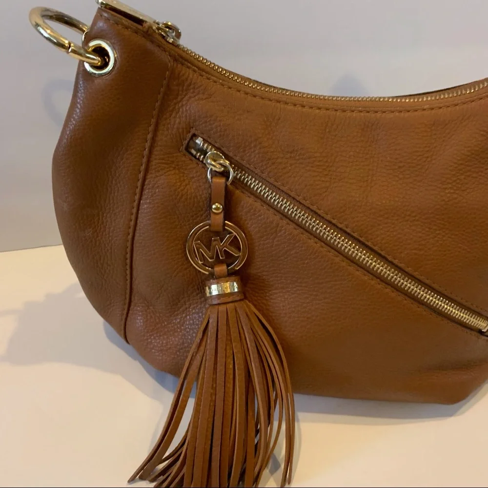 Michael Kors adorable shoulder